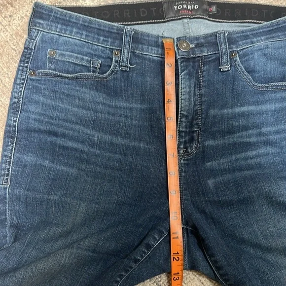 Torrid Premium Denim shorts - Picture 3 of 6